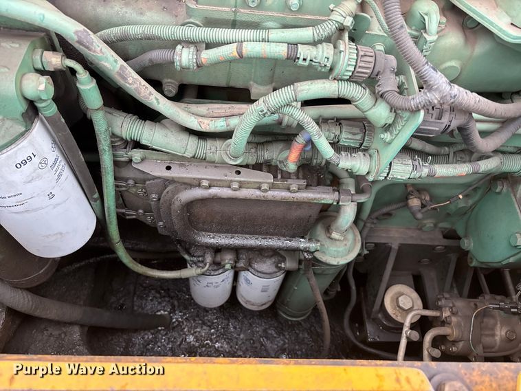 image for item DT0058 2002 Volvo EC330B LC excavator