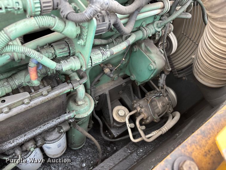 image for item DT0058 2002 Volvo EC330B LC excavator