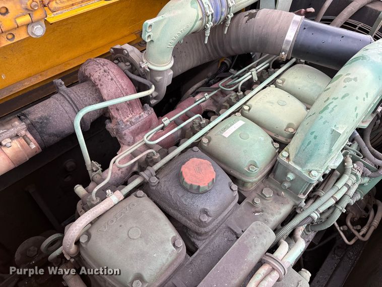 image for item DT0058 2002 Volvo EC330B LC excavator