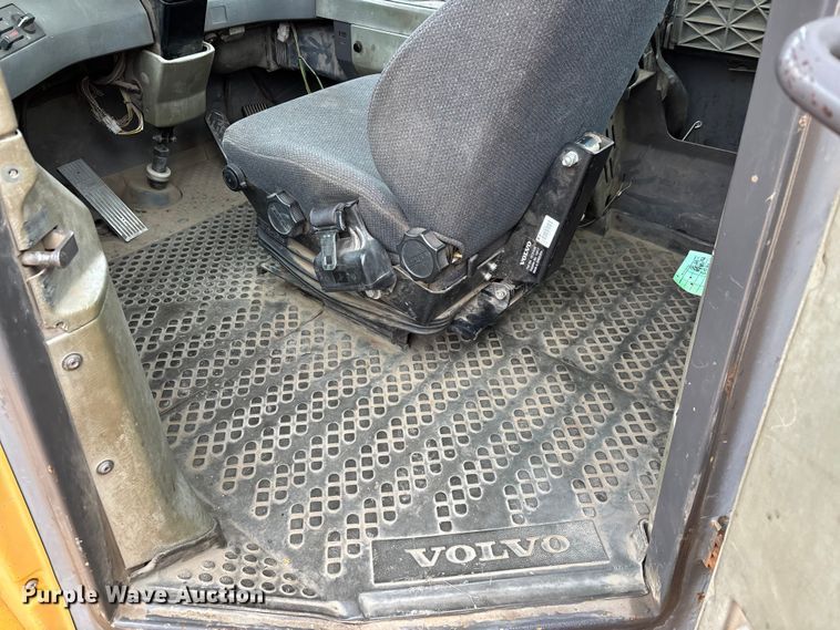 image for item DT0060 2005 Volvo A40D articulated haul truck