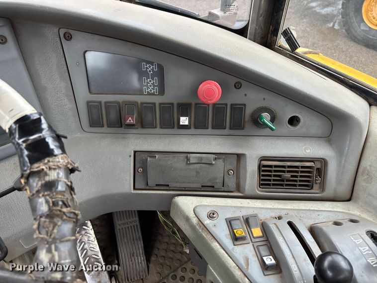 image for item DT0060 2005 Volvo A40D articulated haul truck