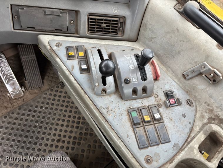 image for item DT0060 2005 Volvo A40D articulated haul truck