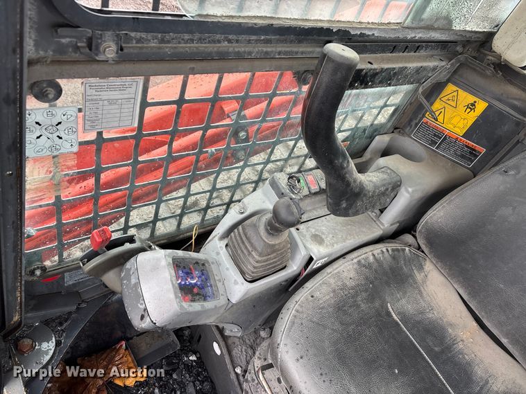 image for item DT0062 2015 Kubota SVL90-2 tracked skid steer loader