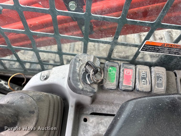 image for item DT0062 2015 Kubota SVL90-2 tracked skid steer loader