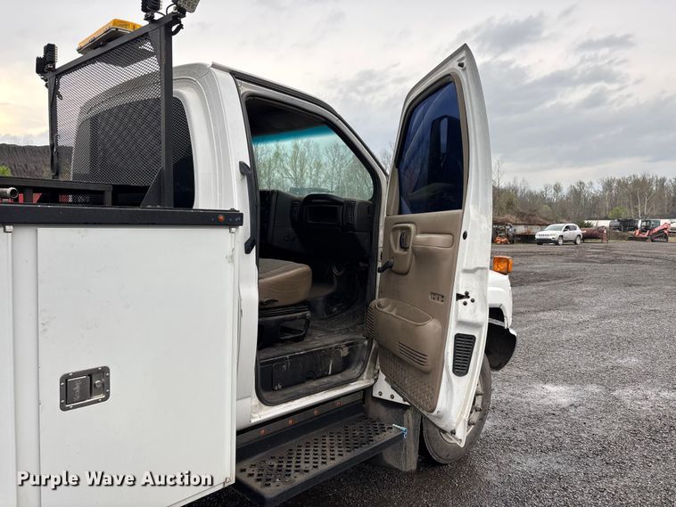 image for item DT0063 2005 Chevrolet C4500 utility / service truck