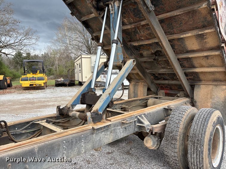 image for item DT0068 1990 Chevrolet C7 Kodiak dump flatbed truck