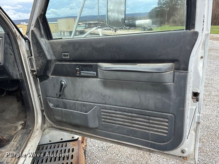 image for item DT0068 1990 Chevrolet C7 Kodiak dump flatbed truck