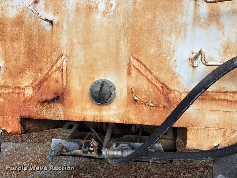 image for item DT0069 1985 Hibilt end dump trailer