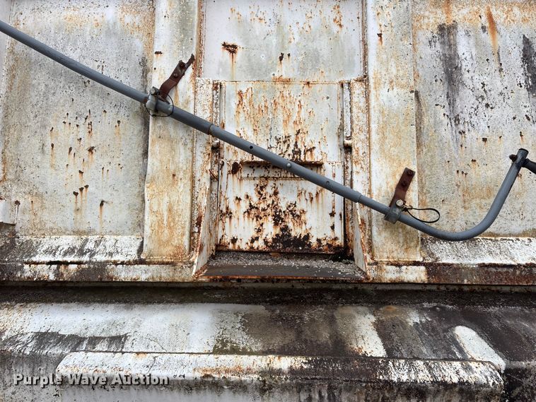 image for item DT0069 1985 Hibilt end dump trailer