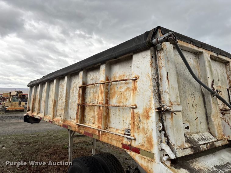 image for item DT0069 1985 Hibilt end dump trailer