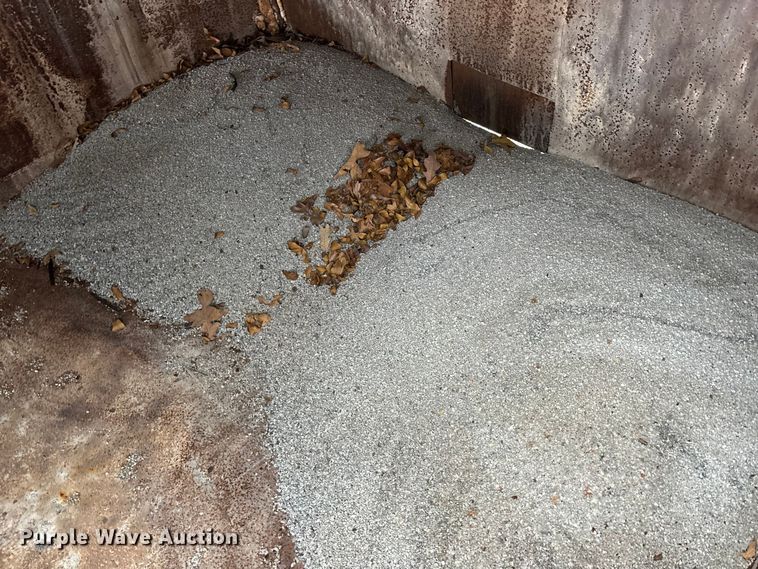 image for item DT0069 1985 Hibilt end dump trailer