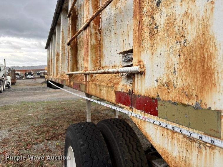 image for item DT0069 1985 Hibilt end dump trailer