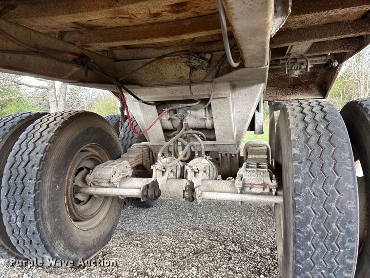 image for item DT0069 1985 Hibilt end dump trailer