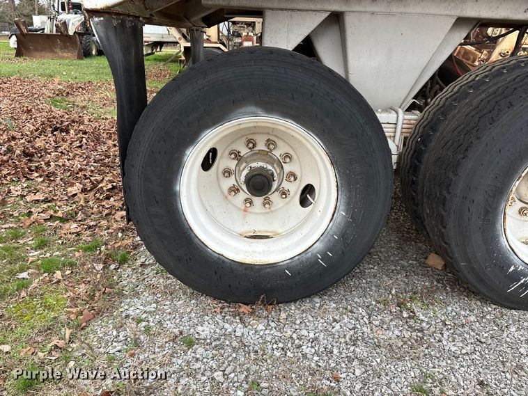 image for item DT0069 1985 Hibilt end dump trailer