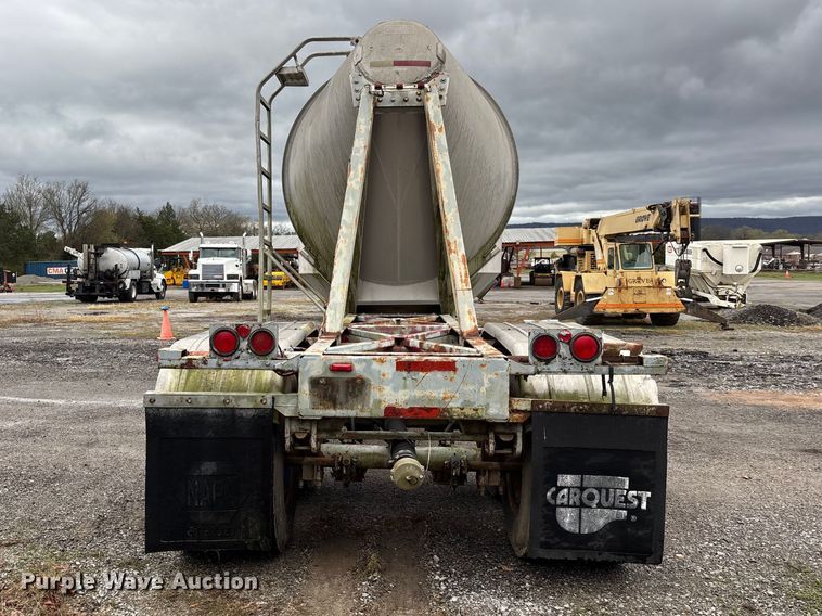 image for item DT0070 1989 Polar pneumatic dry bulk trailer