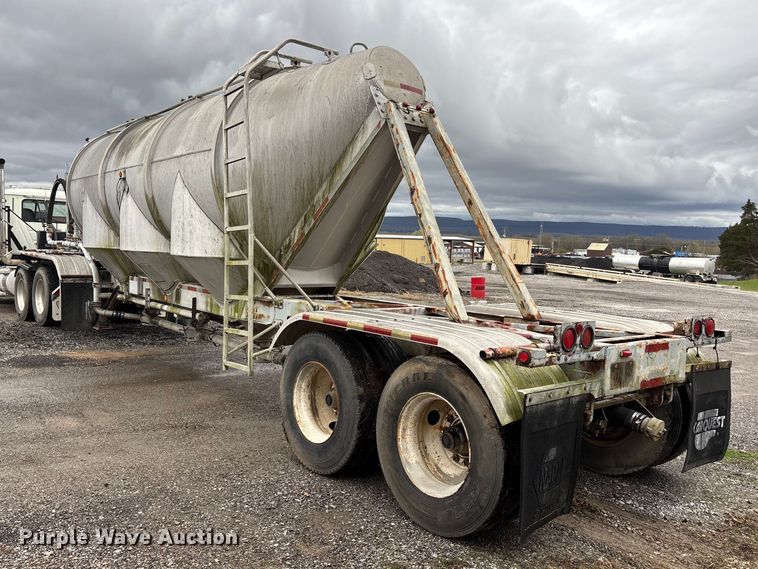 image for item DT0070 1989 Polar pneumatic dry bulk trailer