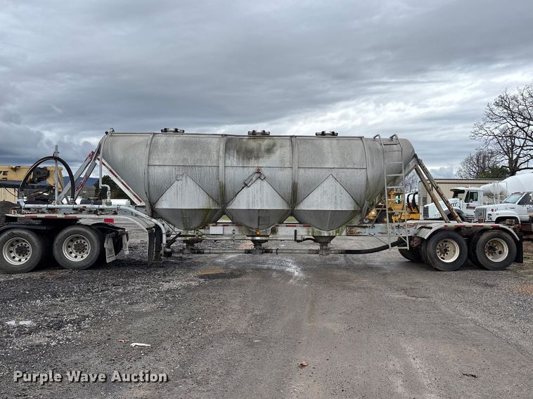 image for item DT0070 1989 Polar pneumatic dry bulk trailer