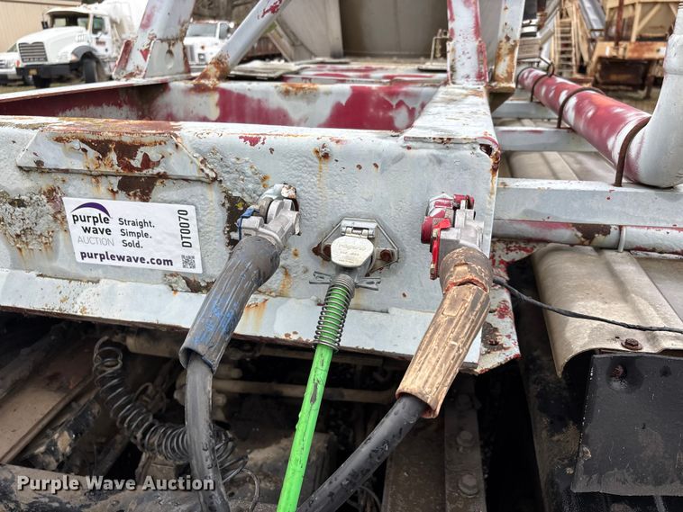 image for item DT0070 1989 Polar pneumatic dry bulk trailer