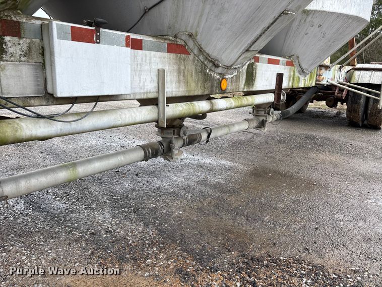 image for item DT0070 1989 Polar pneumatic dry bulk trailer