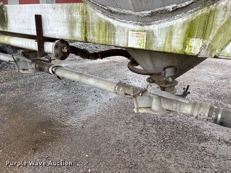 image for item DT0070 1989 Polar pneumatic dry bulk trailer