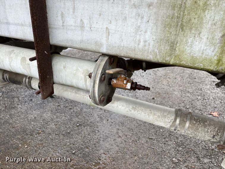 image for item DT0070 1989 Polar pneumatic dry bulk trailer