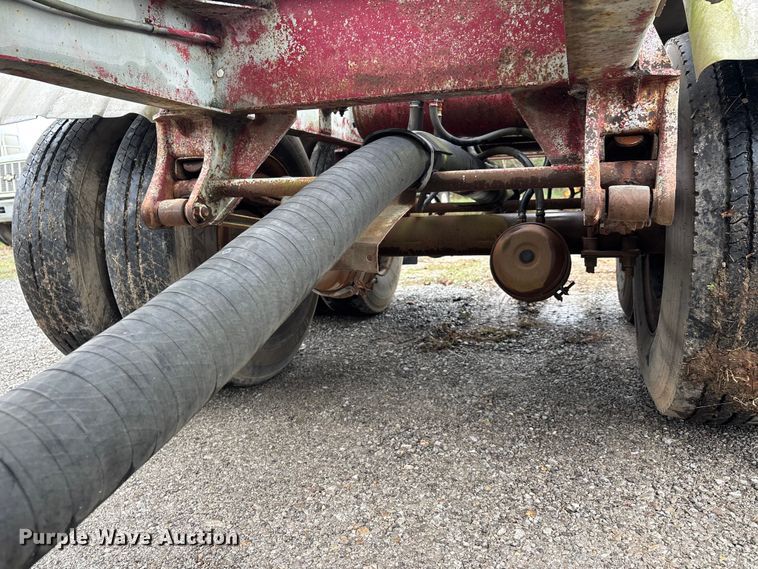 image for item DT0070 1989 Polar pneumatic dry bulk trailer