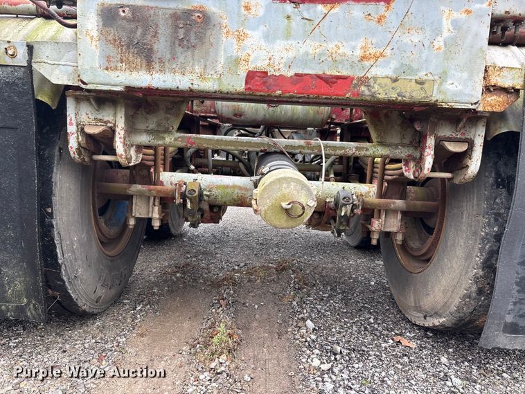 image for item DT0070 1989 Polar pneumatic dry bulk trailer