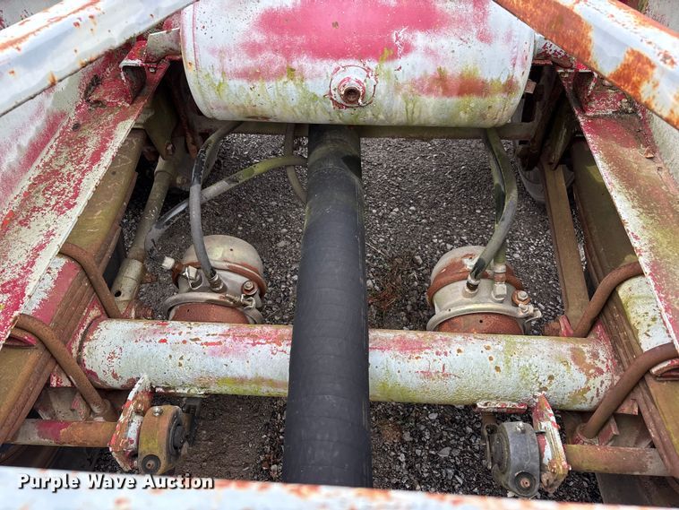 image for item DT0070 1989 Polar pneumatic dry bulk trailer