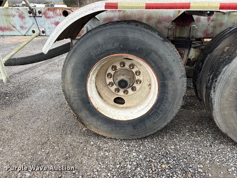 image for item DT0070 1989 Polar pneumatic dry bulk trailer