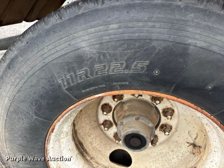 image for item DT0070 1989 Polar pneumatic dry bulk trailer