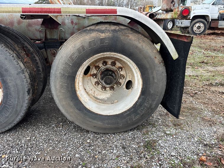 image for item DT0070 1989 Polar pneumatic dry bulk trailer