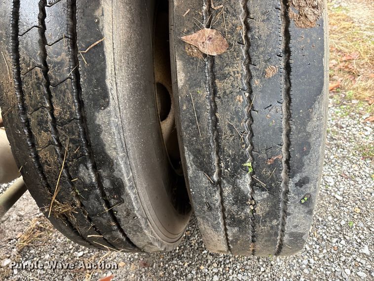 image for item DT0070 1989 Polar pneumatic dry bulk trailer