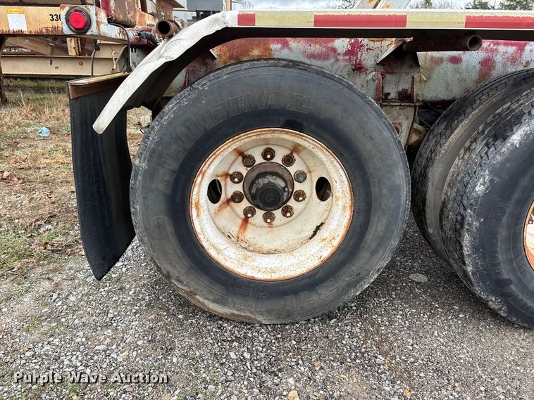 image for item DT0070 1989 Polar pneumatic dry bulk trailer