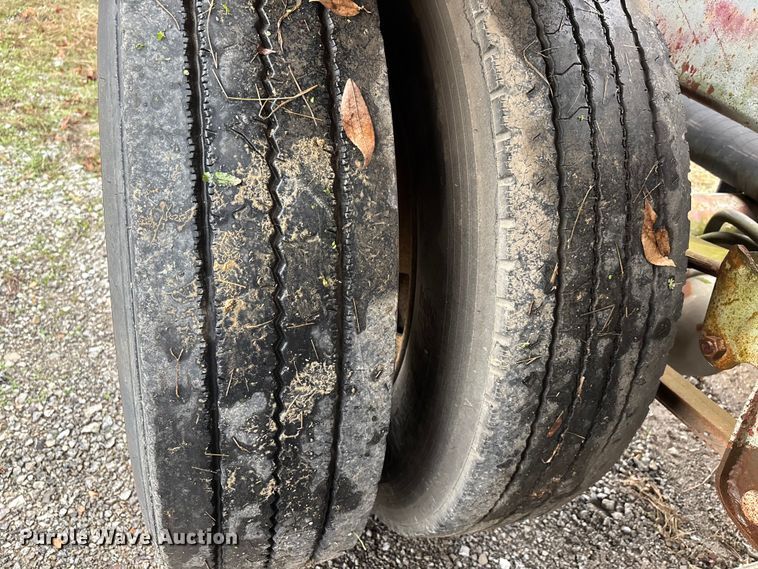 image for item DT0070 1989 Polar pneumatic dry bulk trailer