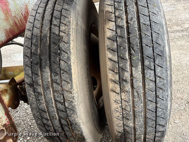 image for item DT0070 1989 Polar pneumatic dry bulk trailer