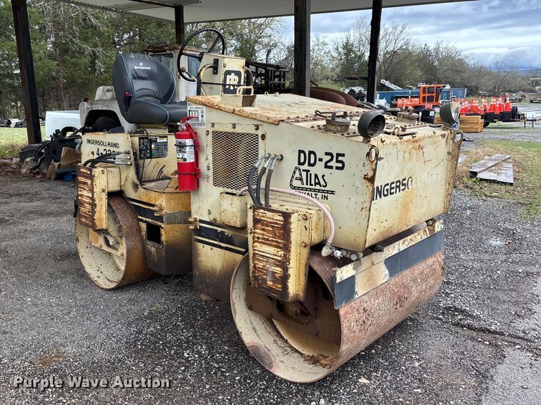 image for item DT0072 Ingersoll Rand DD-25 double drum vibratory roller