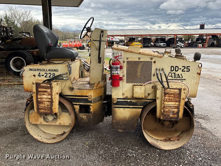 image for item DT0072 Ingersoll Rand DD-25 double drum vibratory roller