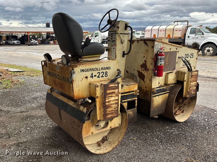 image for item DT0072 Ingersoll Rand DD-25 double drum vibratory roller