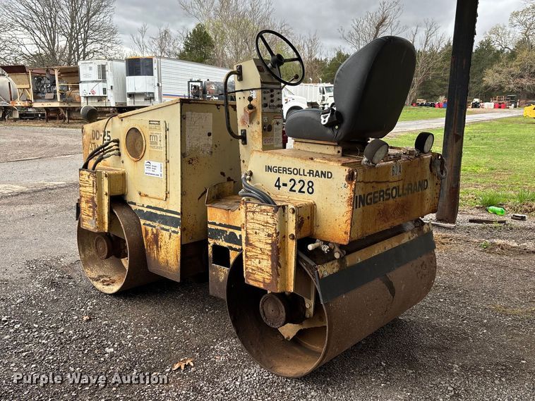 image for item DT0072 Ingersoll Rand DD-25 double drum vibratory roller