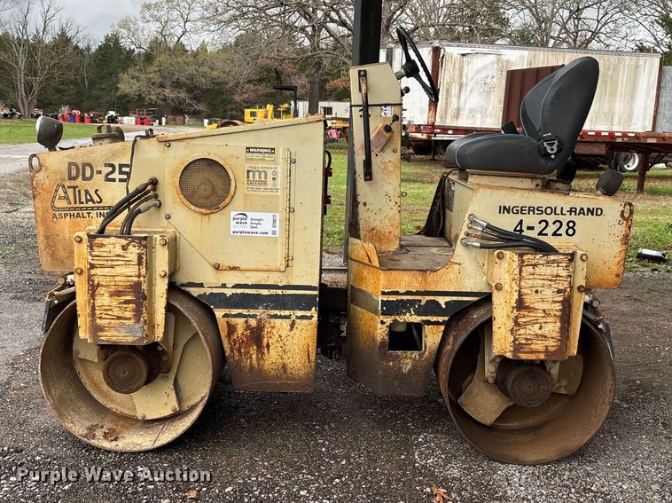 image for item DT0072 Ingersoll Rand DD-25 double drum vibratory roller