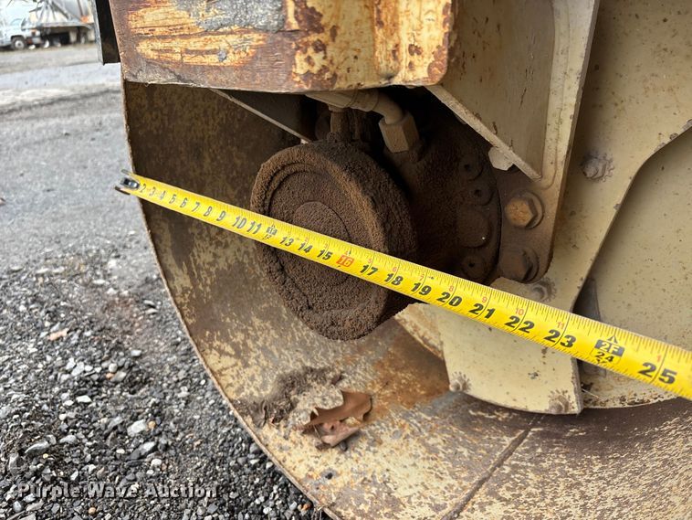 image for item DT0072 Ingersoll Rand DD-25 double drum vibratory roller