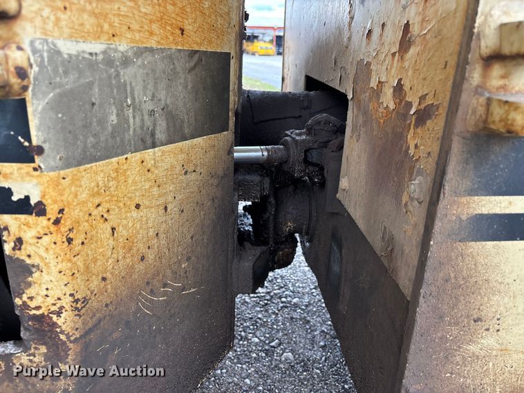 image for item DT0072 Ingersoll Rand DD-25 double drum vibratory roller