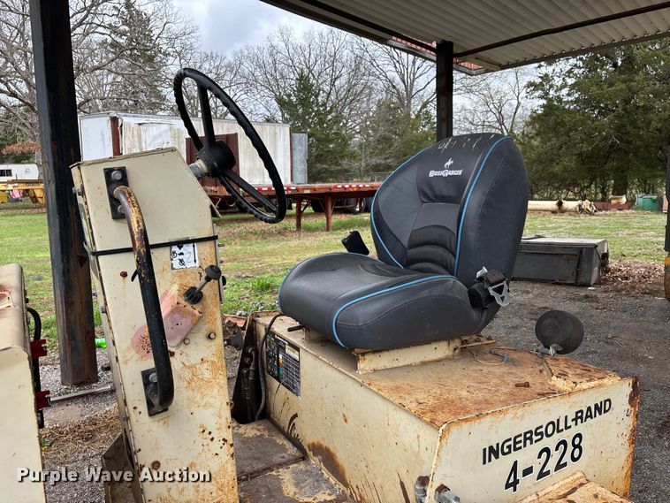 image for item DT0072 Ingersoll Rand DD-25 double drum vibratory roller