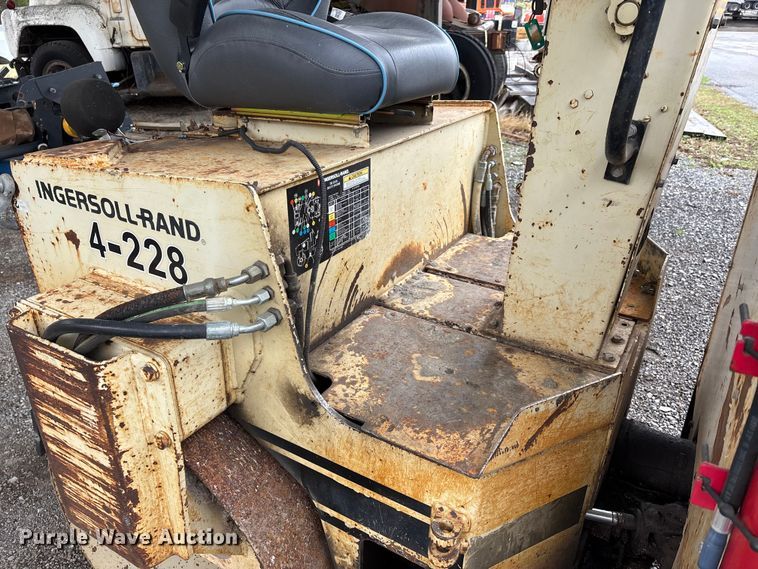 image for item DT0072 Ingersoll Rand DD-25 double drum vibratory roller