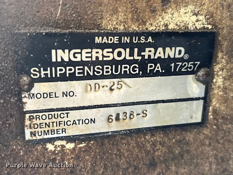 image for item DT0072 Ingersoll Rand DD-25 double drum vibratory roller