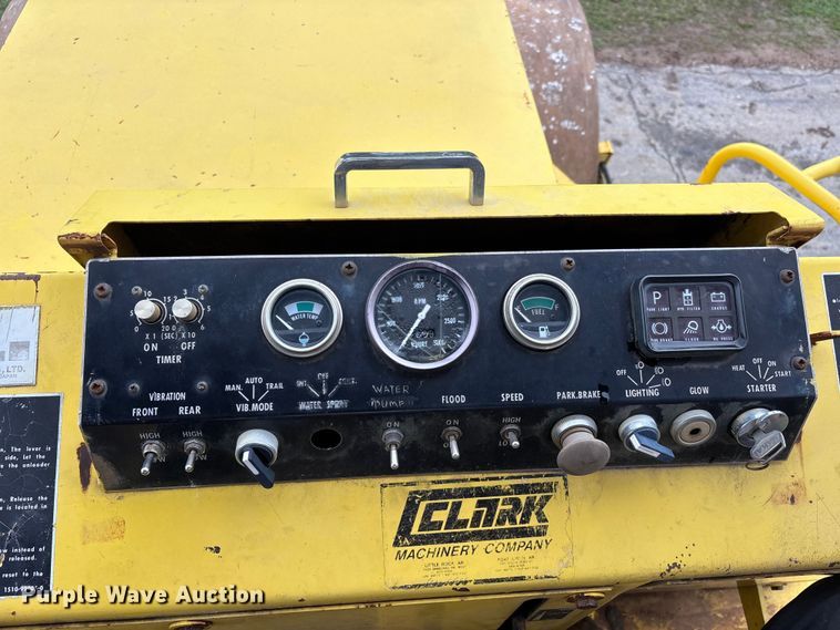 image for item DT0073 Sakai SW100 double drum roller