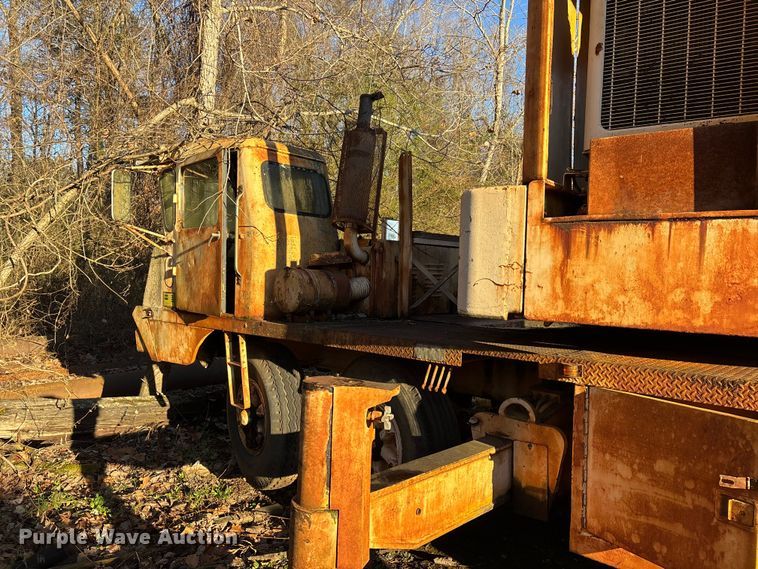 image for item DT0075 American 395 BT crane