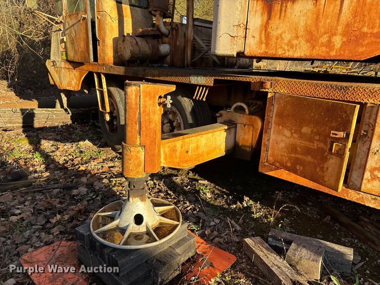 image for item DT0075 American 395 BT crane