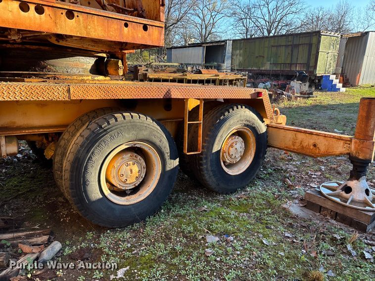 image for item DT0075 American 395 BT crane