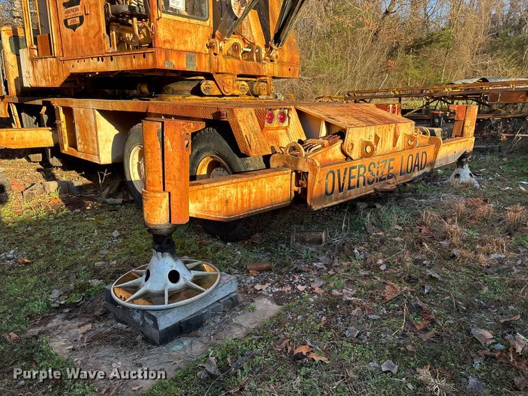image for item DT0075 American 395 BT crane